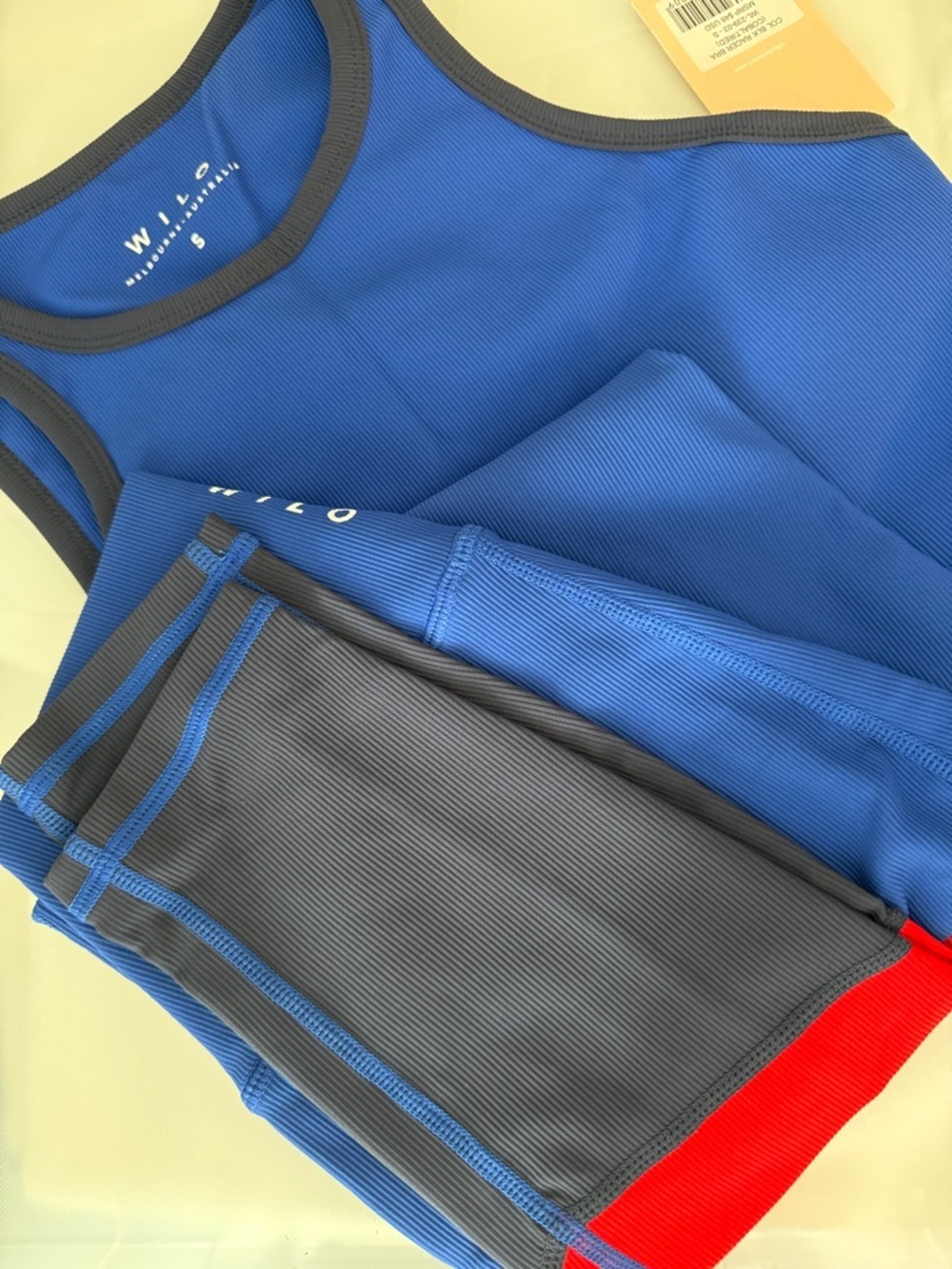 New Wilo Women’s athletic bra and leggings set size S color multi
